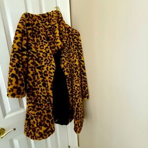 Beautiful leopard swing coat. size smalll but oversized. Worn only once
